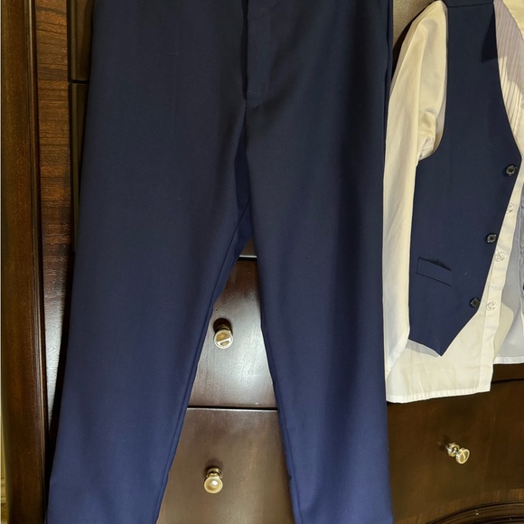 Boys 3 piece suit, size 14 - Picture 3 of 11